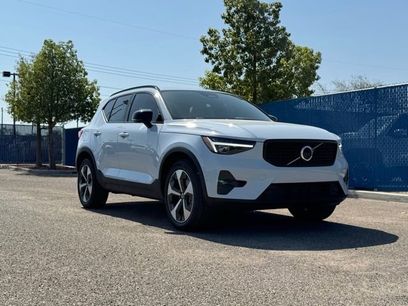 New 2026 Volvo XC40 B5 Plus w/ Protection Package Premier