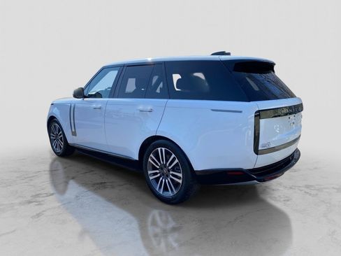 Used 2023 Land Rover Range Rover SE image 3