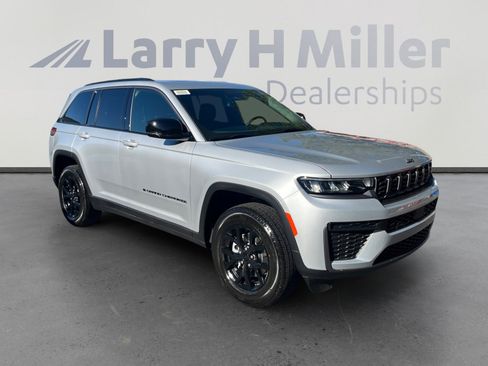 New 2026 Jeep Grand Cherokee Altitude AWD/4WD image 7