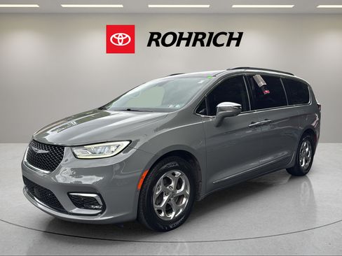 Used 2022 Chrysler Pacifica Limited FWD image 1