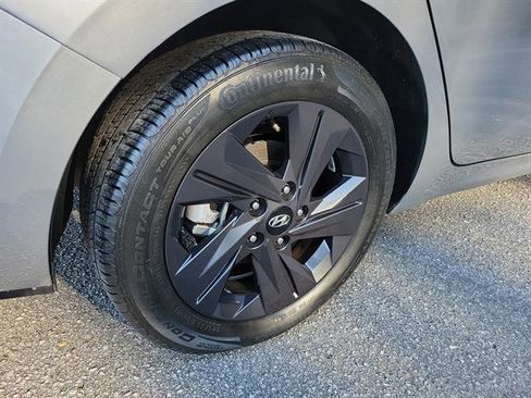 Used 2023 Hyundai Elantra SEL image 25