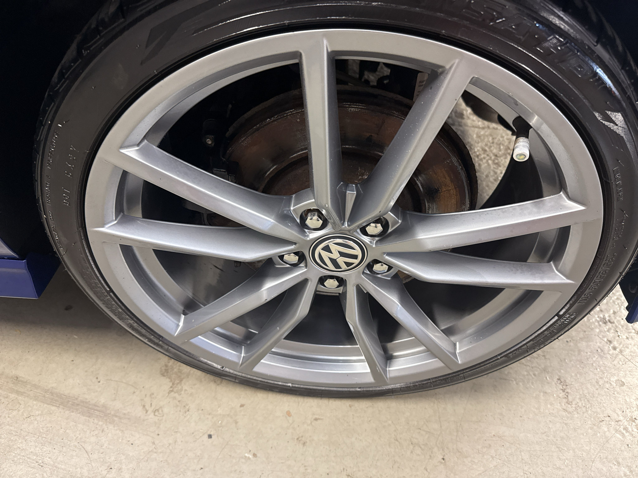 Used 2017 Volkswagen Golf R 4-Door AWD/4WD image 26