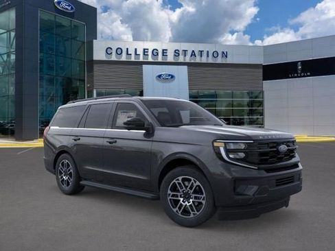 New 2025 Ford Expedition Active image 7
