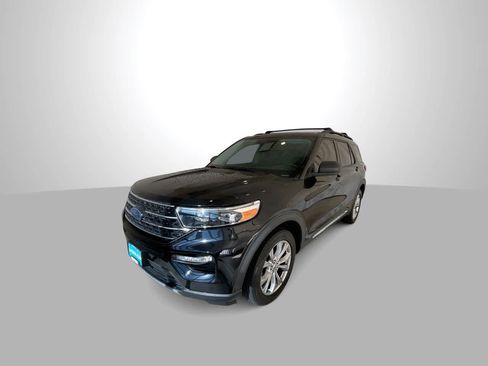 Used 2021 Ford Explorer XLT w/ Equipment Group 202A AWD/4WD image 4