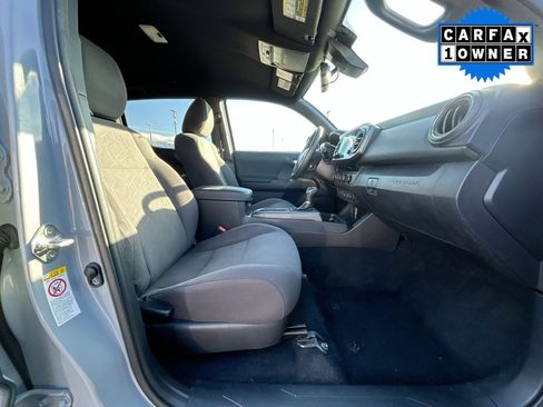 Used 2018 Toyota Tacoma TRD Sport image 27