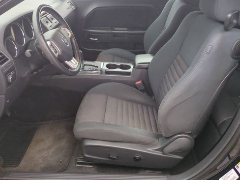 Used 2014 Dodge Challenger SXT image 14