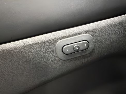 Used 2020 Jeep Grand Cherokee Overland AWD/4WD image 10