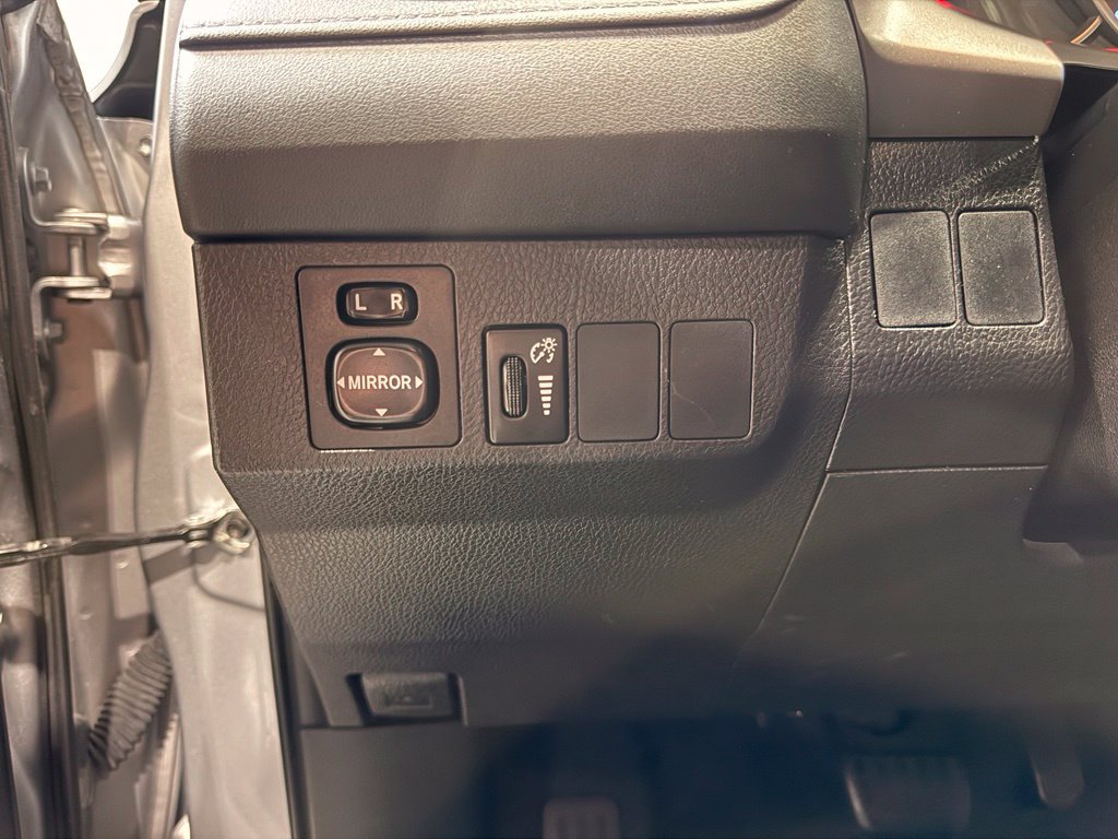 Used 2016 Toyota RAV4 LE FWD image 15