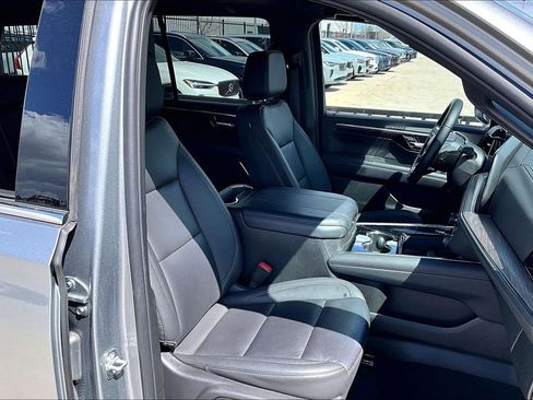 Used 2025 Chevrolet Tahoe LT image 10