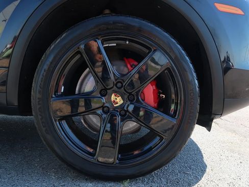 Used 2018 Porsche Cayenne S image 54