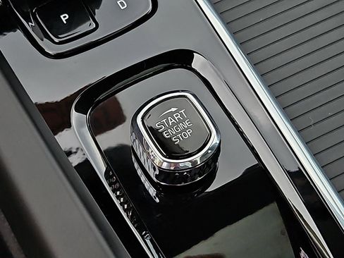 Certified 2024 Volvo XC60 T8 Core w/ Protection Package Premier image 24