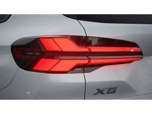 Used 2026 BMW X5 xDrive40i w/ M Sport Package AWD/4WD image 8