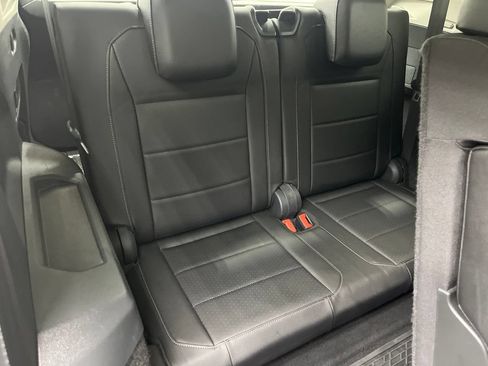 Used 2018 Volkswagen Tiguan SEL FWD image 24