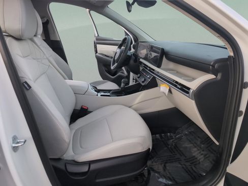 Used 2025 Hyundai Tucson SE image 12