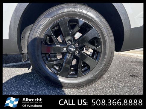 Used 2022 Kia Sorento S w/ Panoramic Sunroof Package image 33