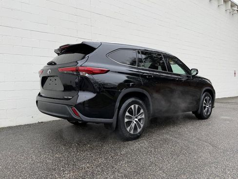 Used 2022 Toyota Highlander XLE image 3