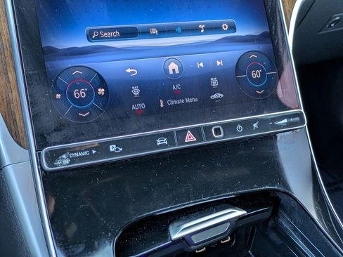 Used 2025 Mercedes-Benz C 300 4MATIC Sedan image 17