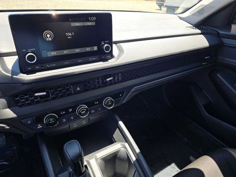Used 2025 Honda Accord SE image 27