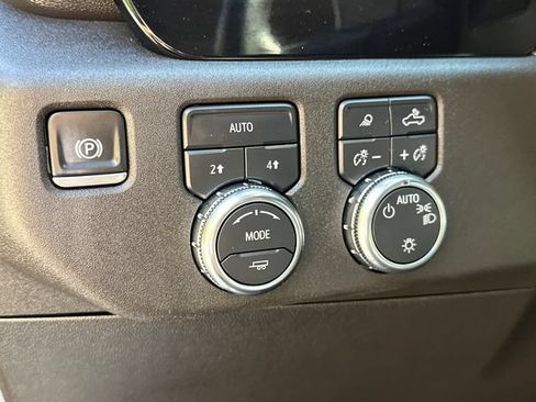 Used 2025 GMC Sierra 1500 SLE w/ Preferred Package AWD/4WD image 23