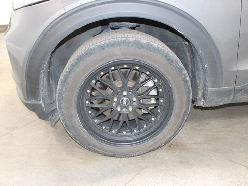 Used 2021 Ford Explorer XLT w/ Class III Trailer Tow Package image 12