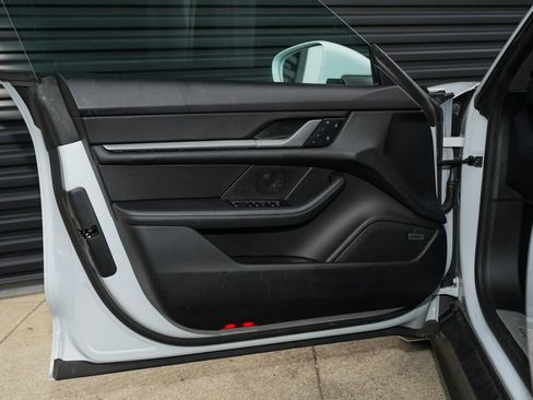 Certified 2025 Porsche Taycan 4S AWD/4WD image 19