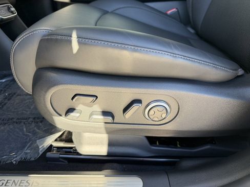 Used 2025 Genesis GV60 RWD image 31