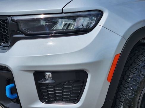 Used 2025 Jeep Grand Cherokee Trailhawk AWD/4WD image 8