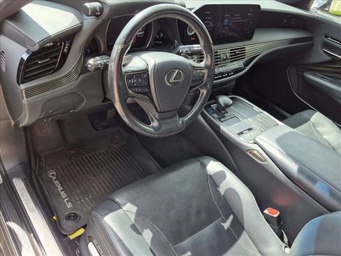 Used 2022 Lexus LS 500 w/ Accessory Package (Z2) RWD image 3