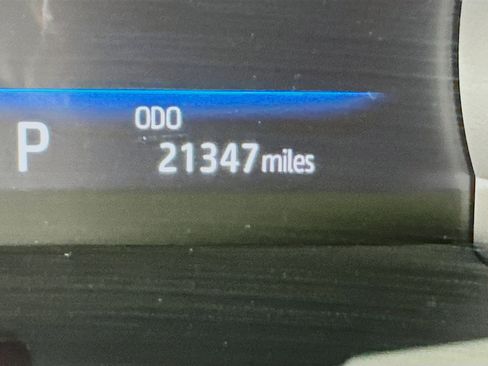 Used 2024 Toyota Highlander LE image 19