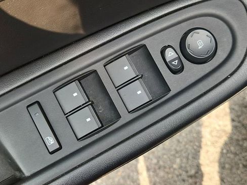 Used 2016 Chevrolet Traverse LT w/ Style and Technology Package FWD image 21