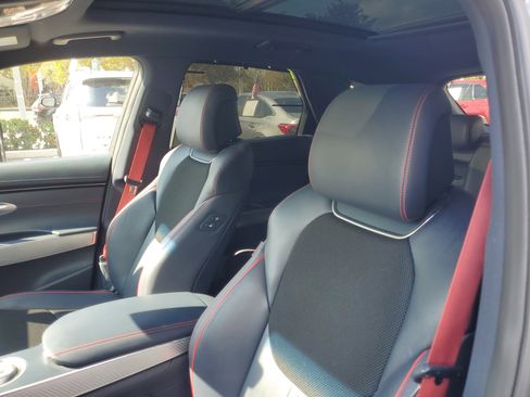 Used 2023 Genesis GV70 2.5T w/ Sport Prestige Package image 17