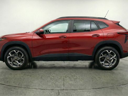 Used 2025 Chevrolet Trax LT FWD image 5