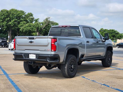 Used 2025 Chevrolet Silverado 2500 ZR2 AWD/4WD image 5