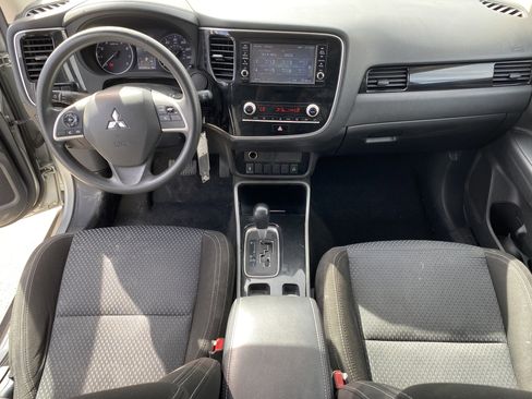 Used 2020 Mitsubishi Outlander ES image 18