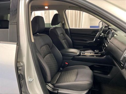 Used 2023 Nissan Pathfinder SV AWD/4WD image 11