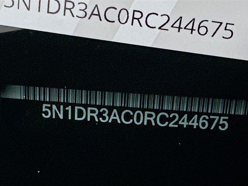 Used 2024 Nissan Pathfinder S image 12