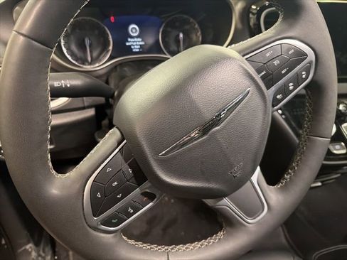 Certified 2025 Chrysler Pacifica Select image 8