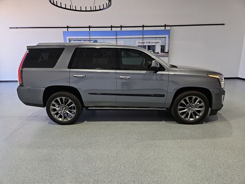 Used 2020 Cadillac Escalade Platinum w/ Escalade Sport Edition AWD/4WD image 9