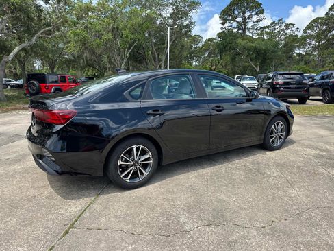Used 2023 Kia Forte LXS FWD image 3