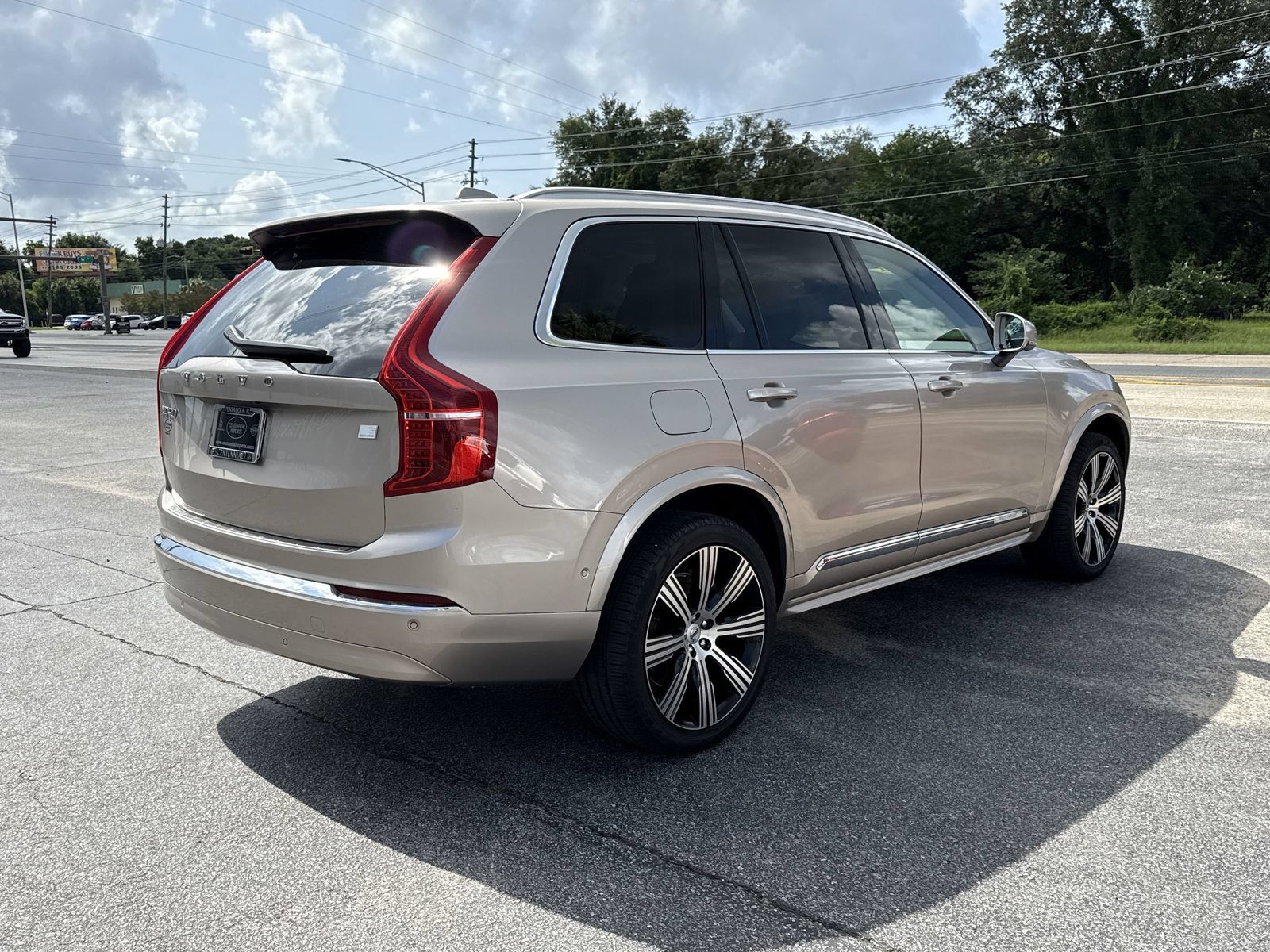 Used 2024 Volvo XC90 T8 Plus w/ Protection Package Premier AWD/4WD image 5