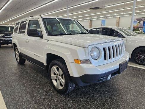 Used 2014 Jeep Patriot Limited w/ Sun/Sound Group AWD/4WD image 4