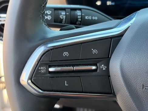 Used 2025 Chevrolet Equinox ACTIV w/ Safety and Technology Package FWD image 28