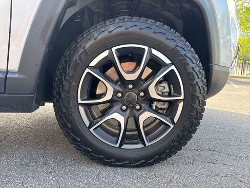 Used 2025 Jeep Compass Trailhawk AWD/4WD image 29
