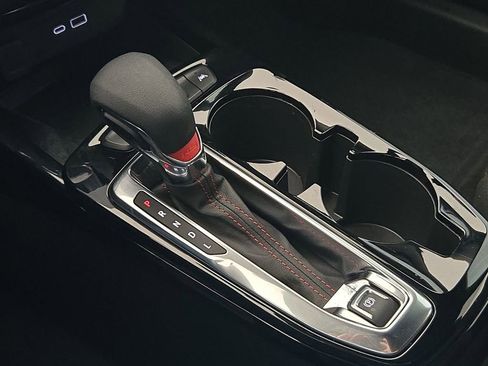 Used 2025 Chevrolet Trax RS w/ Sunroof Package image 21