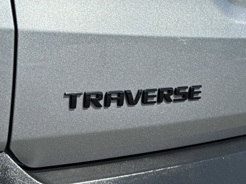 Used 2023 Chevrolet Traverse RS FWD image 30