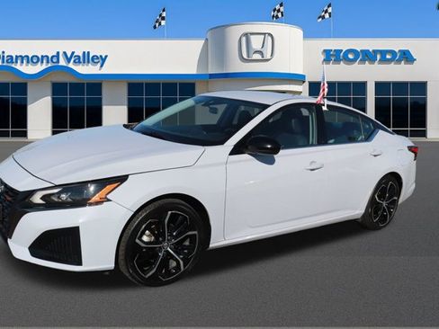 Used 2024 Nissan Altima 2.5 SR image 3