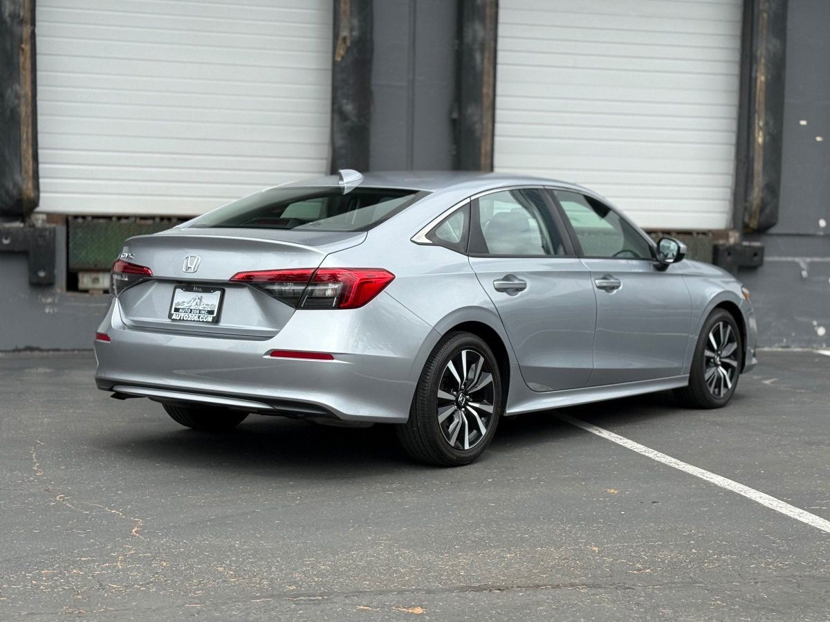 Used 2024 Honda Civic EX image 3