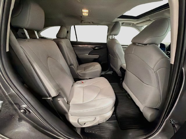 Used 2024 Toyota Highlander Limited AWD/4WD image 23
