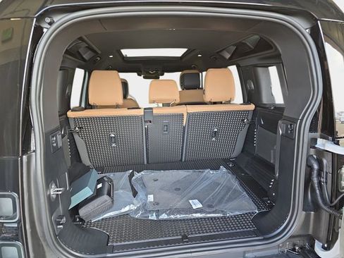 New 2026 Land Rover Defender 110 X-Dynamic SE AWD/4WD image 10