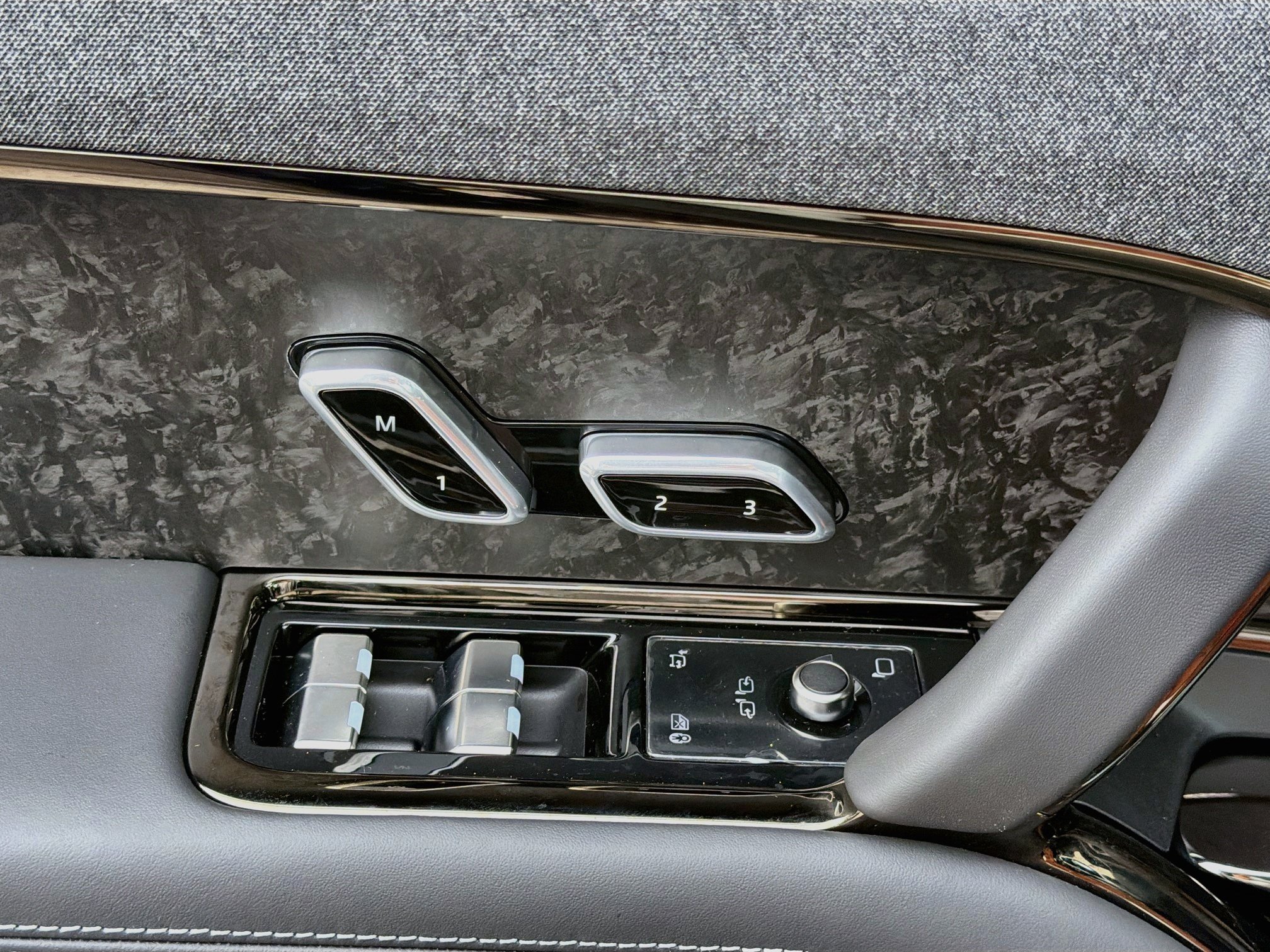 New 2027 Land Rover Range Rover Sport Dynamic SE AWD/4WD image 23